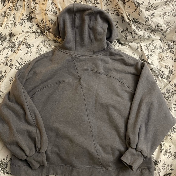 Lululemon Hoodie/bunnyhug only worn a few times, like new very comfortable. - Picture 2 of 3